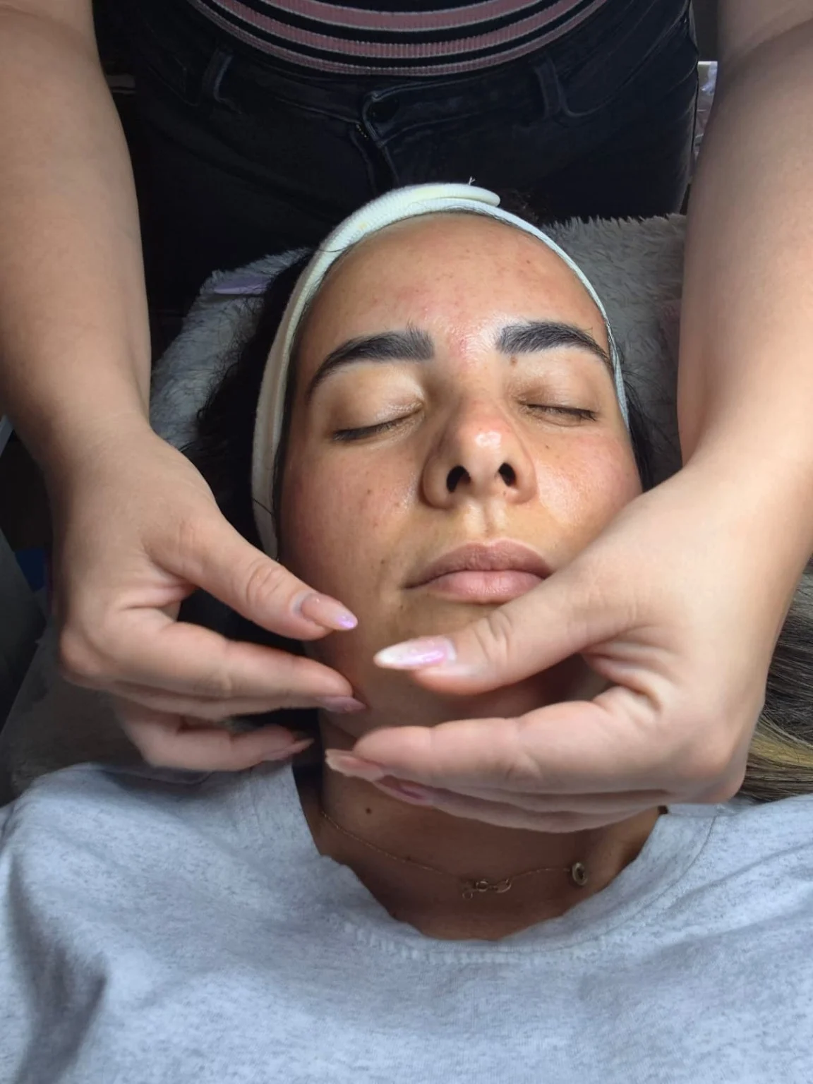 Sesión de cuidado facial en Erlin Studio